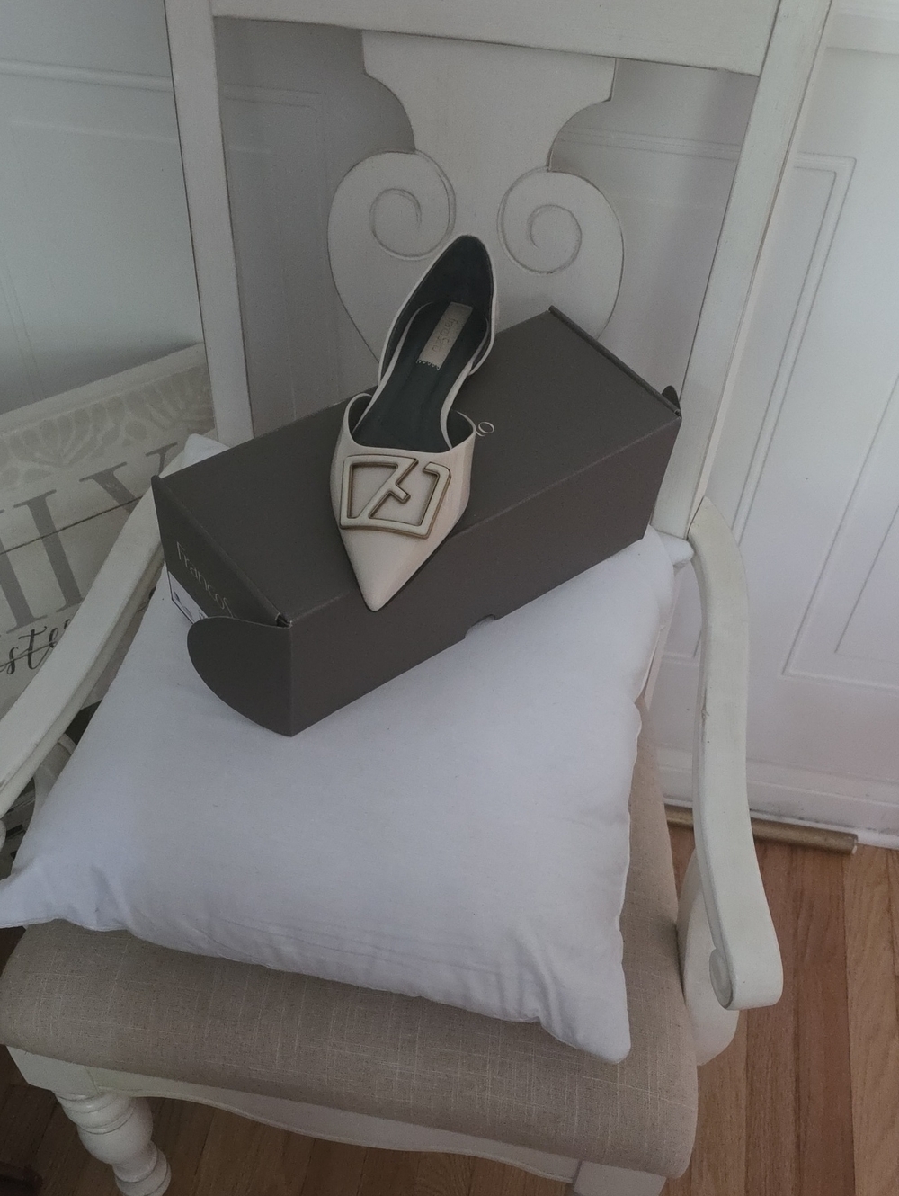 NWT Franco Sarto Pointed Toe D'Orsay Flat in Cream